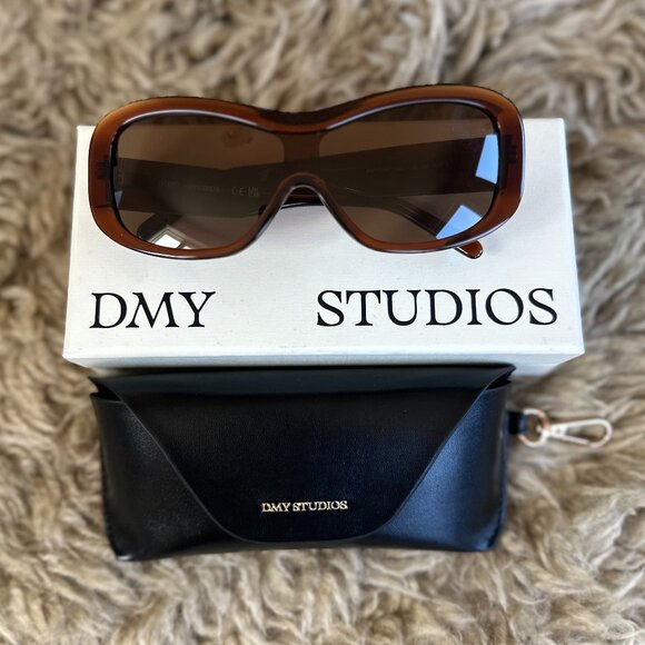 DMY Studios Nina Sunglasses - Picture 3 of 5